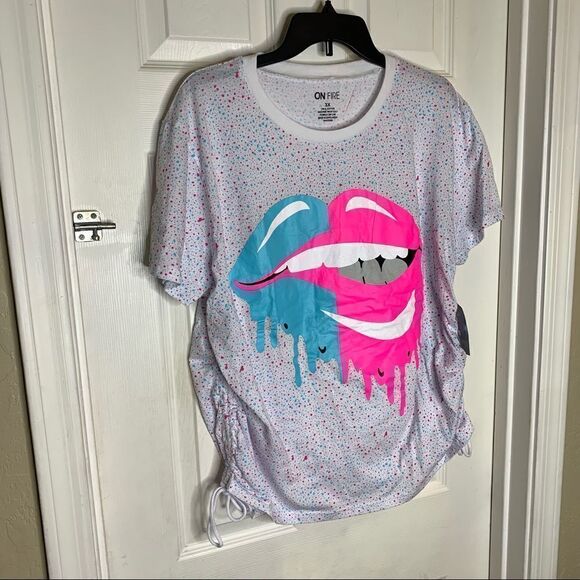 On Fire Lips Splatter Paint Ruched Side Tee Size 3X - Picture 3 of 10